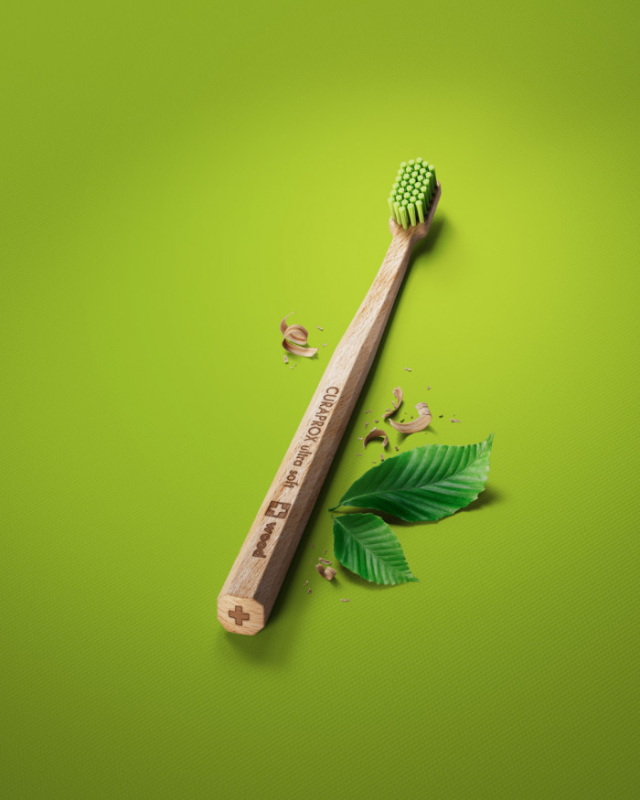 Il primo spazzolino in legno Curaprox